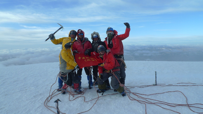 温旭等-青海阿尼玛卿-2010年