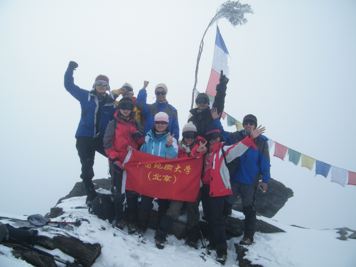 温旭等-四姑娘大峰-2009年