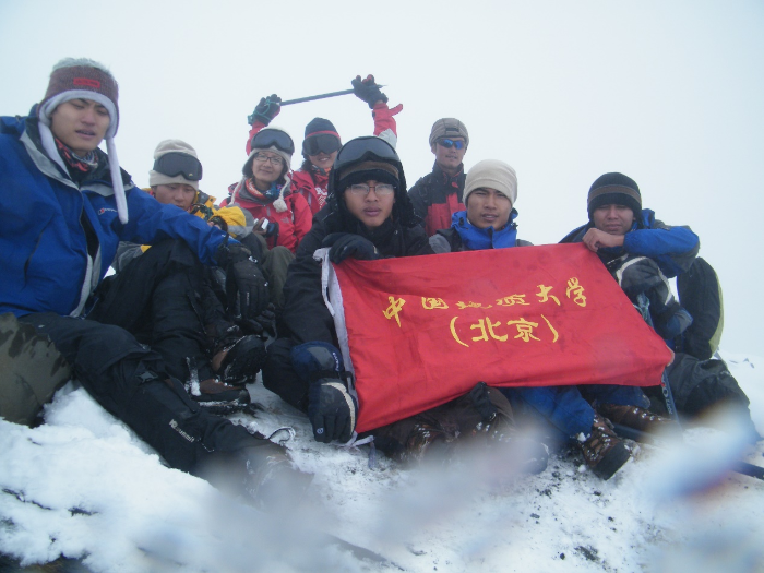 温旭等-四姑娘二峰-2009年