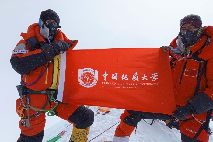 北地学子登顶珠峰