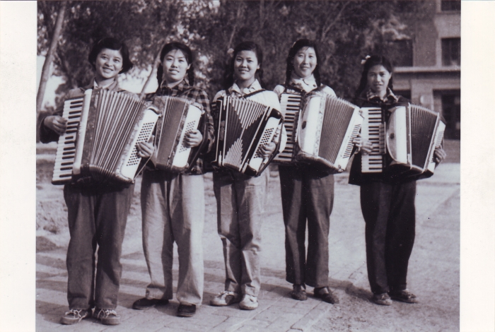 60年代校手风琴队的女队员