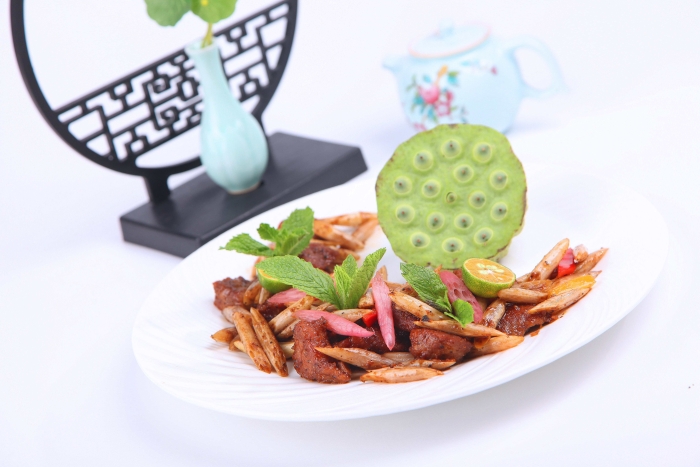 11-荷尖脆啫牛肉粒-藕带脆炒牛肉-03