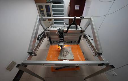 图片包含 室内, 桌子, 电脑, 笔记本 描述已自动生成