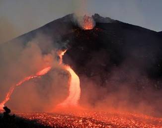 意大利新发现的巨大海底火山开始喷发(组图)