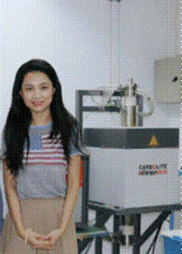 女人在微笑 低可信度描述已自动生成