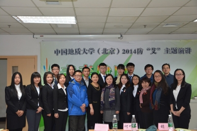 防艾演讲比赛评委与获奖选手合影