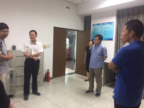 万校长随队检查1