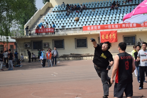 李梦瑜导员掷铅球