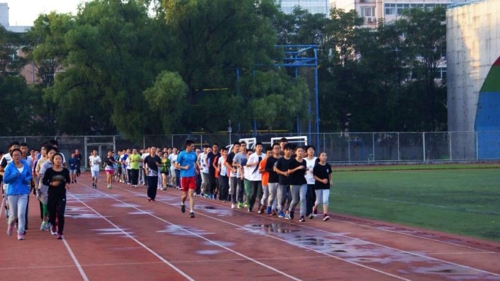 图为日常校园晨练