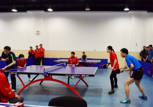 图为男女混双现场（左地大，右北大）