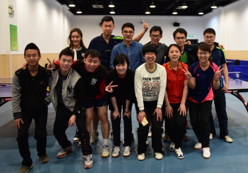 图为地大代表队合影