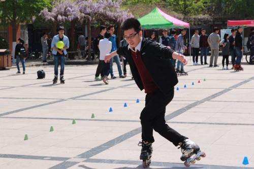风火轮滑社表演