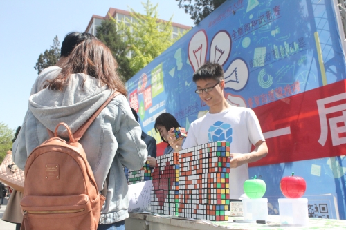 魔方比赛报名现场