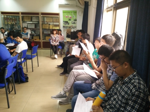 各同学认真听讲