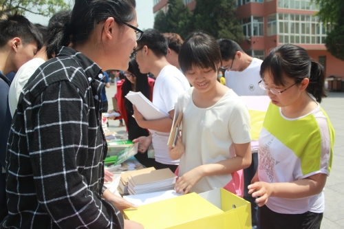 “为蓝心”再生纸愿废纸兑换活动