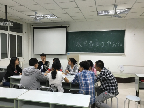 各部部长讨论中 各部部长讨论中