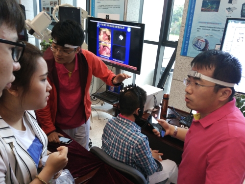 中科院工作人员讲解