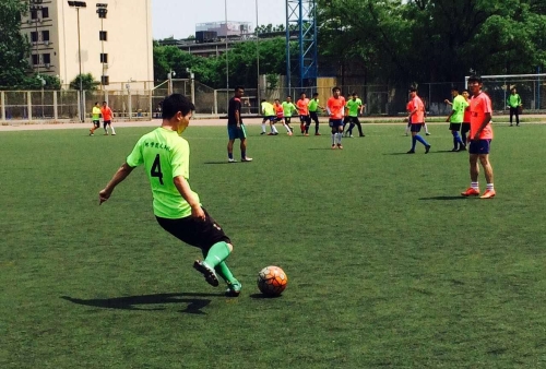 奋力一踢（地学院）