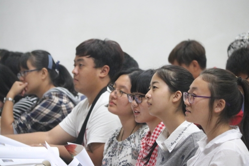 大一干事聆听发言