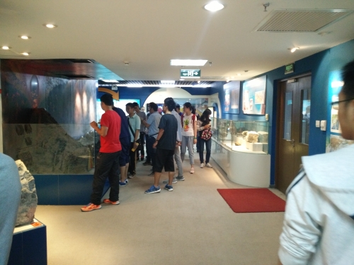 参观地球科学展厅