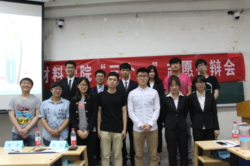 答辩人与嘉宾评委合影