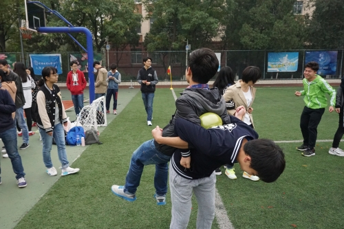 压气球活动现场