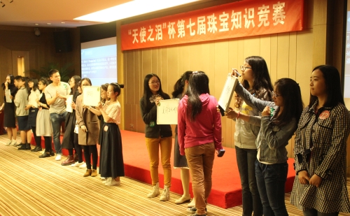 紧张的比赛现场