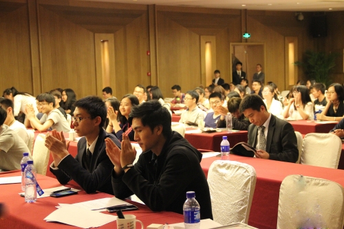 热闹的拍卖会场