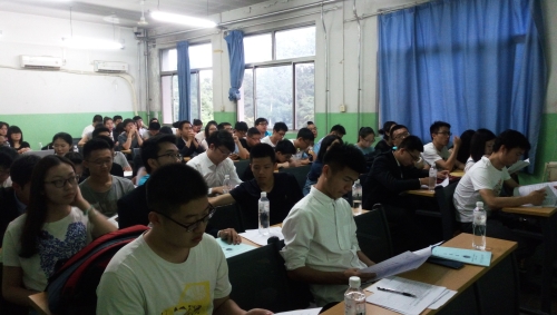 评委浏览答辩材料