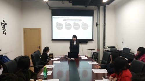 李言在答辩展示