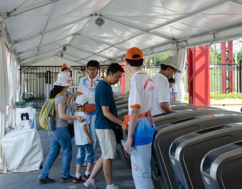 园博志愿者们在服务