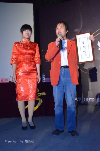 褚宝增老师为辩论赛赠送题字