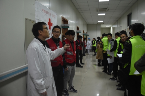 王院长与同学们交流