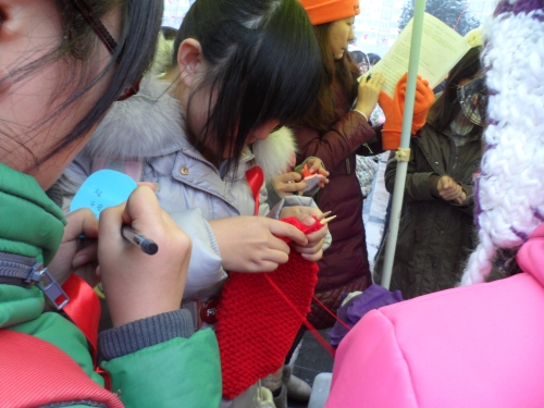 共织一条红围巾