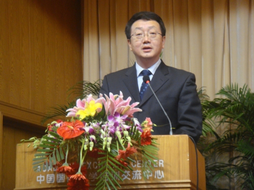 校党委书记王鸿冰讲话