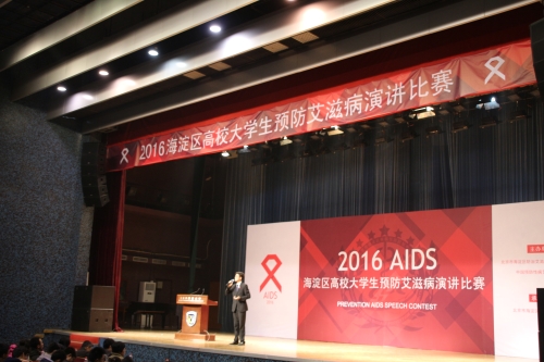 主持人宣布比赛开始