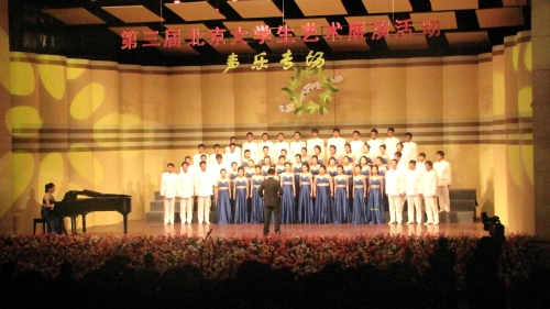 我校合唱团参演作品《雪花》和《月亮今晚要出嫁》