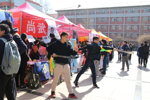 尚武武术协会表演剑法