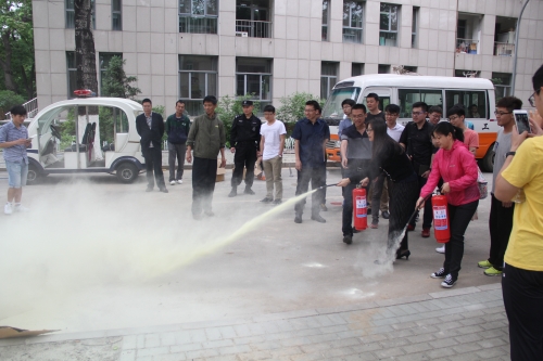 模拟火情处理现场