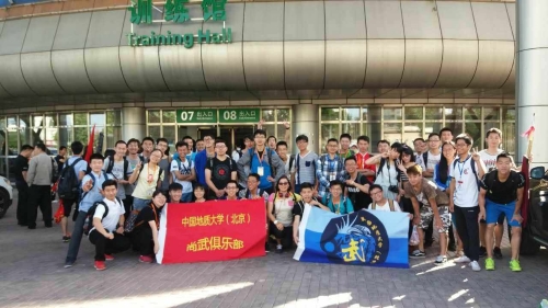 代表队成员与老师合影