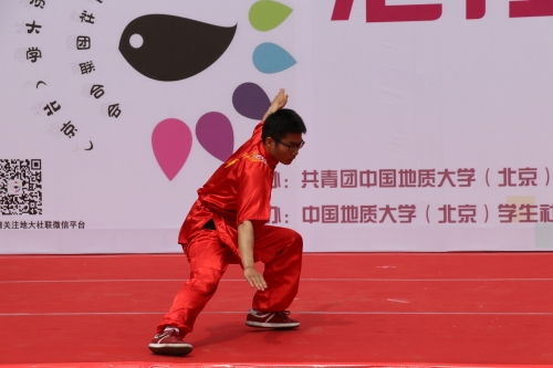 散打社同学在台上表演