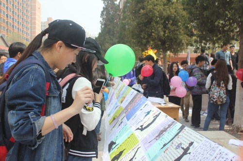 图为投票活动现场