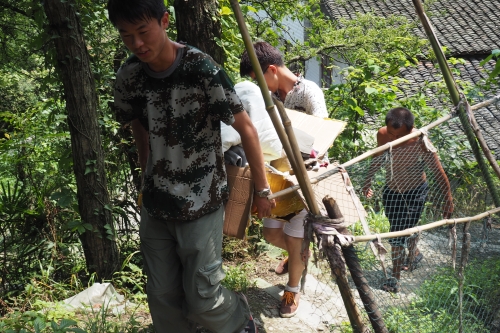 捐赠衣物和书籍