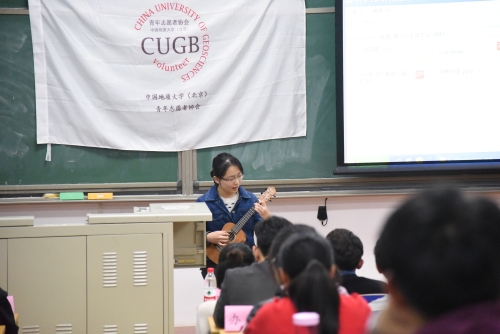 新干事进行才艺展示