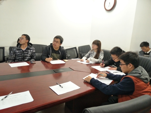 评委们认真记录相关内容