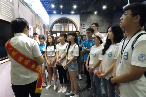 实践团员赴营口红十字会纪念馆参观调研