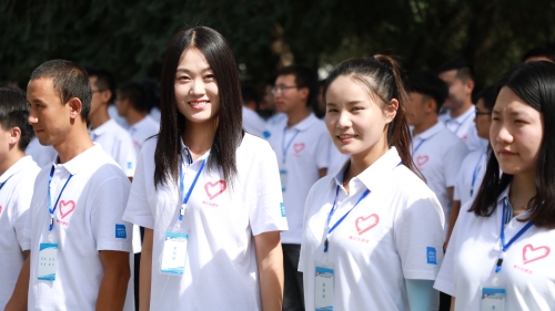 我校志愿者参加军训