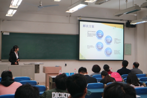 答辩者汇报实践成果