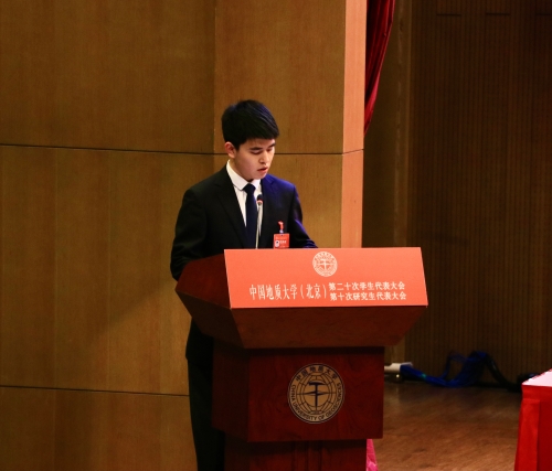 李子轩作第十九届学生会工作汇报