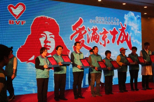 何绍森同学上台领奖